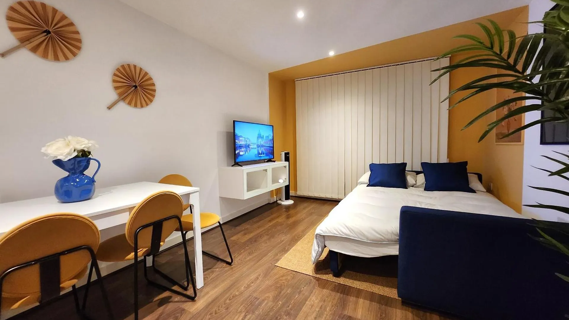 Riverside Oasis Station-Parking-Riverboat London United Kingdom